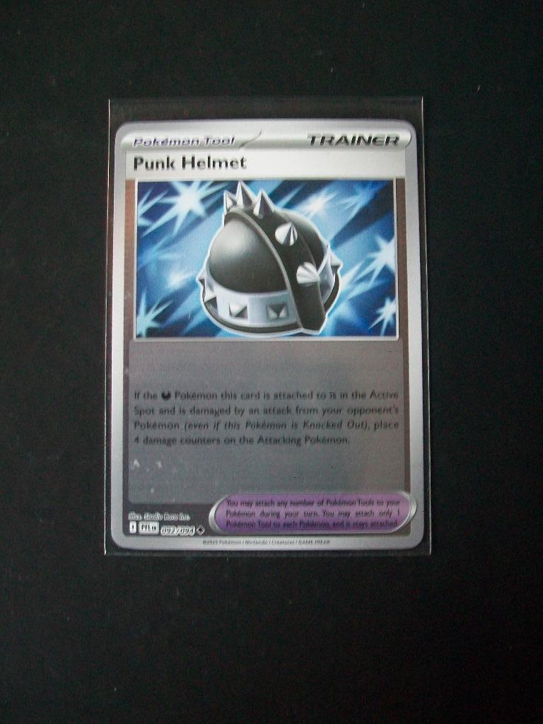 8099. Nieuwe Pokemon Kaart Holofoil  PUNK HELMET (092/094), Verzenden, Nieuw, Losse kaart, Foil