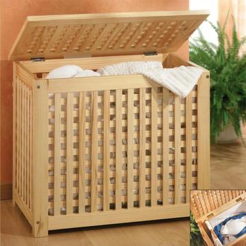 Wasmand, waskorf van grenen hout met waszak beschikbaar voor biedingen