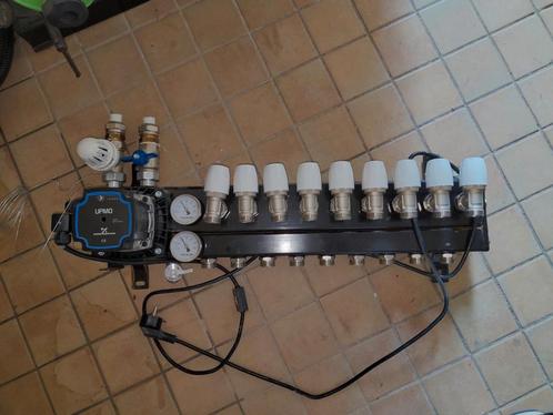 Vloerverwarming Verdeler met Pomp, Doe-het-zelf en Verbouw, Verwarming en Radiatoren, Gebruikt, Overige typen, 200 tot 500 watt