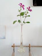 Vintage mooie geblazen smalle vaas met organische vorm, Overige kleuren, Ophalen of Verzenden, Minder dan 50 cm, Glas