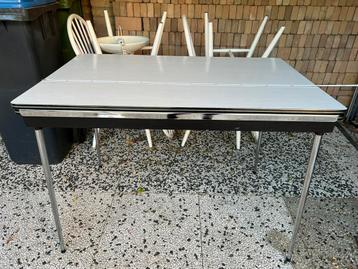 Fijne degelijke tafel! beschikbaar voor biedingen