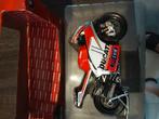 Valentino rossi ducati desmosedici  Gp12.  Model 1:10, Ophalen of Verzenden, Zo goed als nieuw, Auto