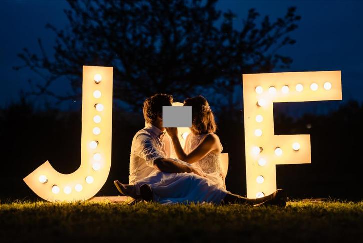 Bruiloft licht letters: F&F en J&F, Kleding | Dames, Trouwkleding en Trouwaccessoires, Zo goed als nieuw, Accessoires, Beige, Ophalen