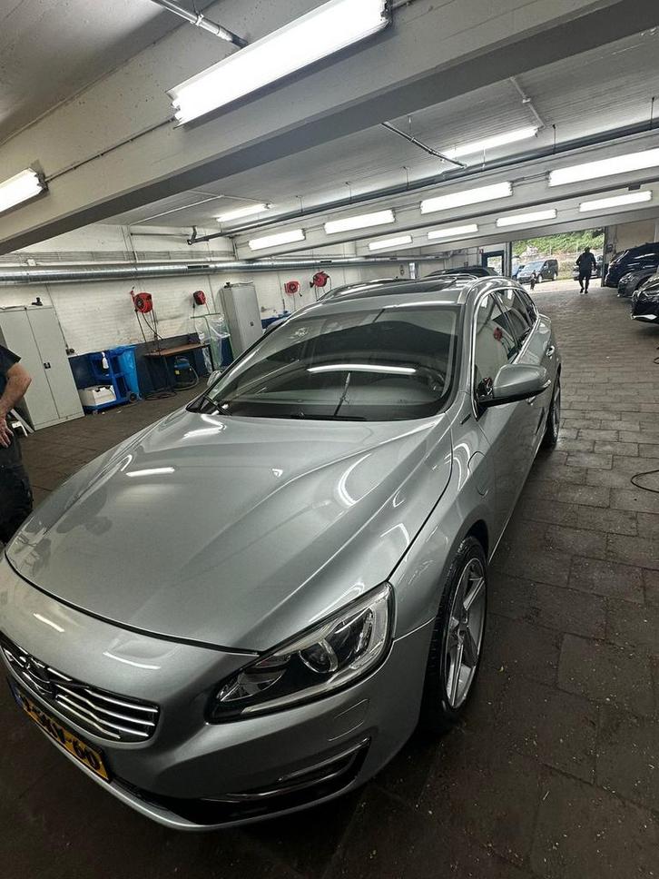 Volvo V60 D6 215pk Plug-in Hybrid 2013 PRIJS ONDERHANDELBAAR, Auto's, Volvo, Particulier, V60, 4x4, Aangepast voor mindervaliden