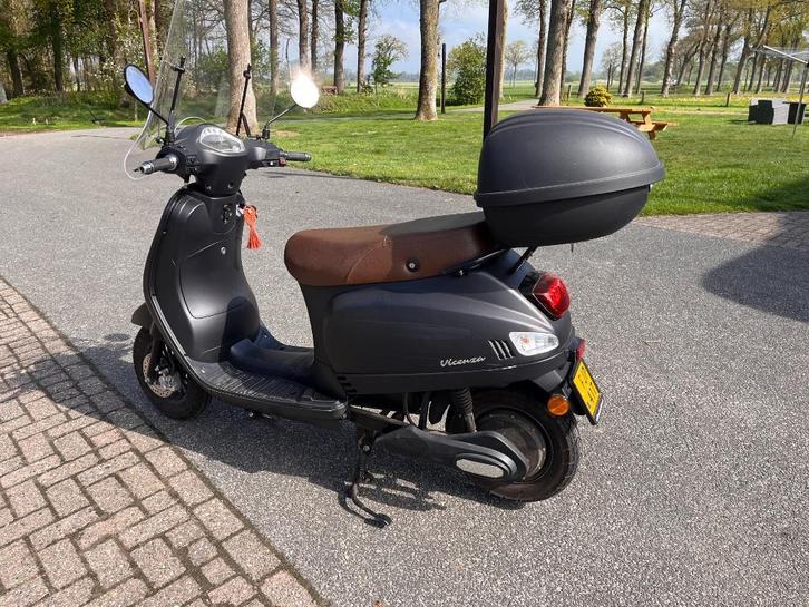 zgan scooter met  lithium accu's supper handig en goedkoop, Fietsen en Brommers, Snorfietsen en Snorscooters, Gebruikt, Overige merken