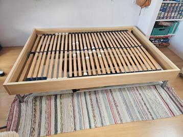 Ikea 140 x 200 bed met verstelbare lattenbodem beschikbaar voor biedingen