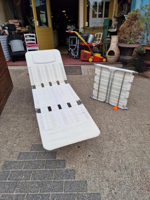 2 vintage ligbedden opvouwbaar kurz, Tuin en Terras, Ligbedden, Zo goed als nieuw, Verstelbaar, Ophalen of Verzenden