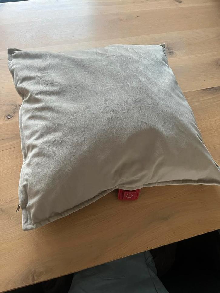 Nieuw!!Mooi Beige HEMA warmte kussen met oplader! Nieuw, Huis en Inrichting, Woonaccessoires | Kussens, Nieuw, Beige, Vierkant