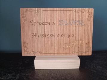 Houten ansichtkaart beschikbaar voor biedingen