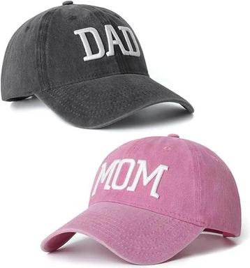 Set met 1 cap Dad en 1 cap Mom beschikbaar voor biedingen