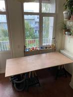 Bureau, Houtplaat, 2x Schraag, Ophalen, In hoogte verstelbaar, Zo goed als nieuw, Bureau