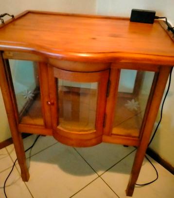 Thee kastje ze beschikbaar voor biedingen