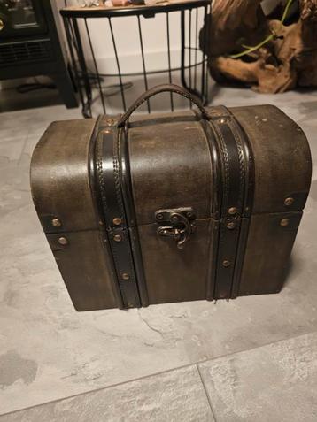 Vintage Houten Kistje - Decoratief & Handig beschikbaar voor biedingen