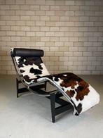 Cassina LC4 fauteuil tri color pony by Le Corbusier, Ophalen, Zo goed als nieuw, Metaal, 150 cm of meer