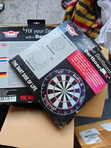 Bull's Dartbord houder beschikbaar voor biedingen