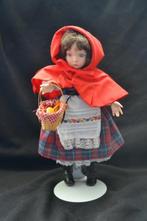 Oud poppetje roodkapje op standaard, 22cm., Verzamelen, Ophalen of Verzenden, Zo goed als nieuw