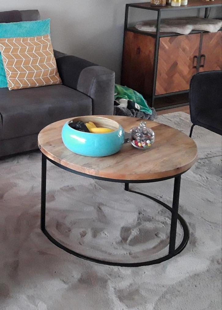 Salontafel/bijzettafel rond mangohout industrieel, Huis en Inrichting, Tafels | Salontafels, Zo goed als nieuw, Minder dan 50 cm
