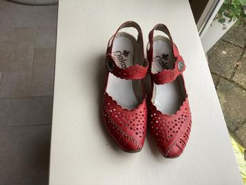 Rode Rieker schoenen maat 39 beschikbaar voor biedingen