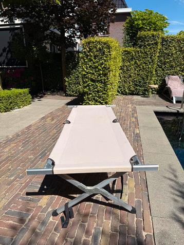 Comfortabel ligbed voor in tuin, strand of camping beschikbaar voor biedingen