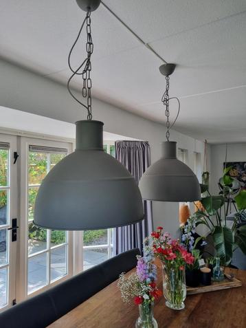 2 prachtige hanglampen beschikbaar voor biedingen