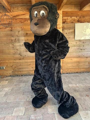 Leuke mascotte pakken beer aap koe olifant bij leeuw haas beschikbaar voor biedingen