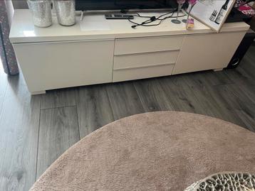 Tv kast ~ 1,5 tot 2 meter beschikbaar voor biedingen