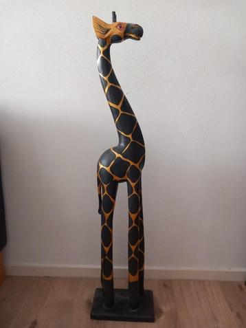 Giraffe van hout. beschikbaar voor biedingen