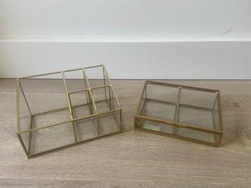 Gold Metal Jewelry & Makeup Boxes beschikbaar voor biedingen