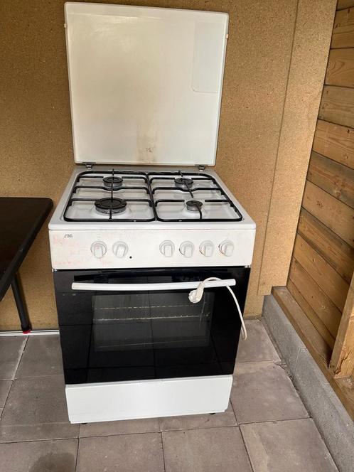 Fornuis, Witgoed en Apparatuur, Fornuizen, Gebruikt, Vrijstaand, Gas, 4 kookzones, 45 tot 60 cm, Ophalen