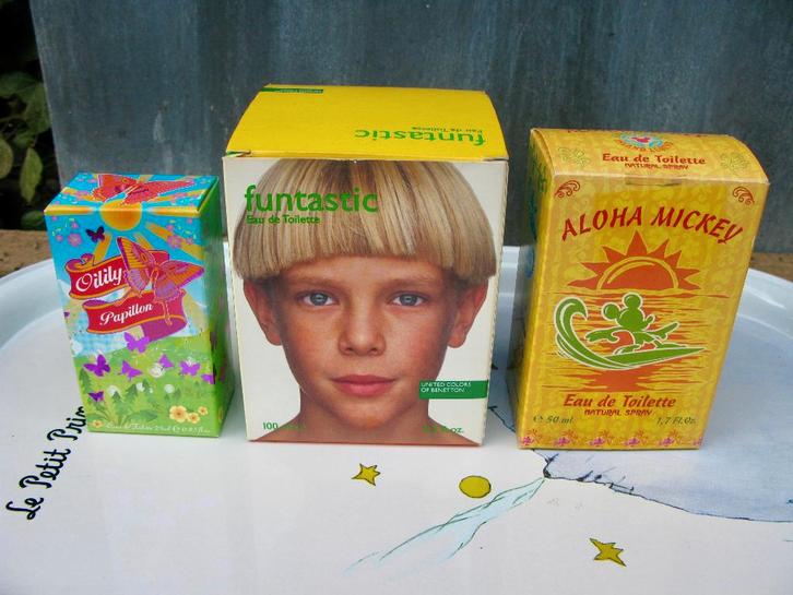 3X EAU DE TOILETTE YOUTH VINTAGE o.a. BENETTON,DISNEY., Verzamelen, Parfumverzamelingen, Zo goed als nieuw, Parfumfles, Gevuld