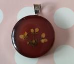 Vintage jaren '70 rood glazen hangertje met droogbloemen., Sieraden, Tassen en Uiterlijk, Gebruikt, Glas of Kristal, Ophalen of Verzenden
