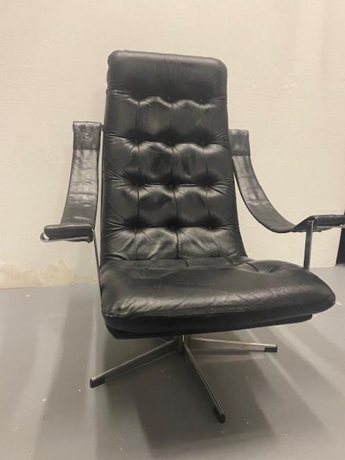 Lounge Fauteuil In De Stijl Van Artifort, Geoffrey Harcourt, Huis en Inrichting, Stoelen, Zo goed als nieuw, Eén, Leer, Zwart