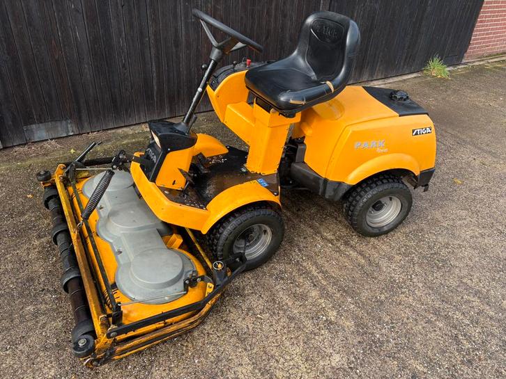 Nette stiga park power 2cilinder 18 pk met 122 cm maaidek., Tuin en Terras, Zitmaaiers, Zo goed als nieuw, 120 cm of meer, Elektrische starter