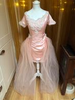 Zalmroze satijnen jurk met losse  tule rok, maat 36, Ophalen of Verzenden, Zo goed als nieuw, Roze, Bruidsmeisjeskleding
