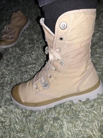 Hippe, leuke nog zeer goede Palladium schoenen beschikbaar voor biedingen
