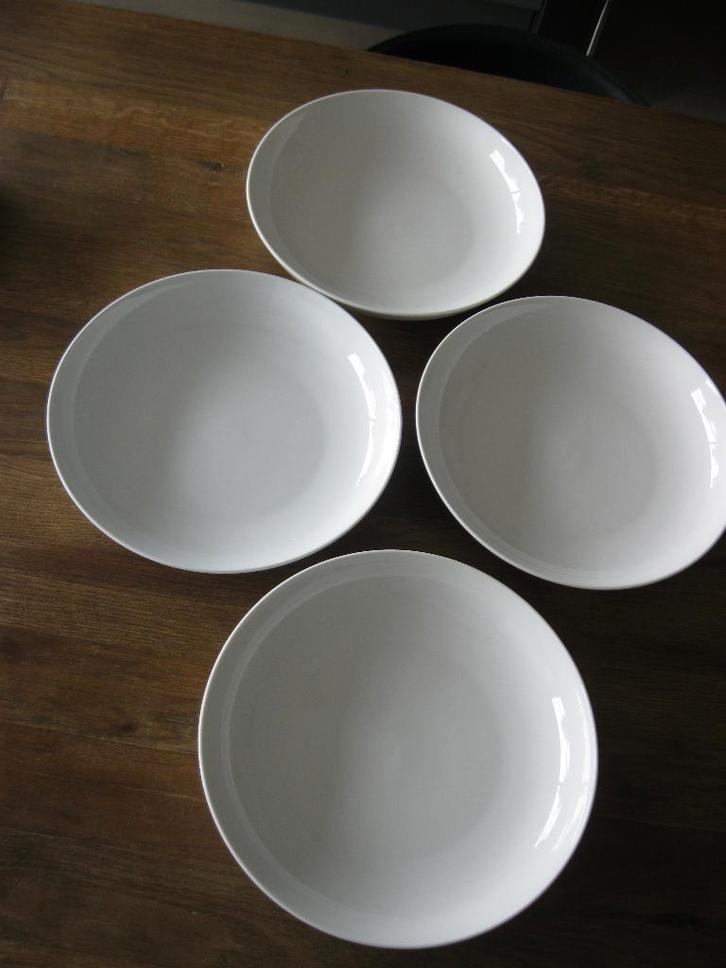 Diepe borden en platte borden. / NIEUW, Huis en Inrichting, Keuken | Servies, Nieuw, Bord(en), Overige stijlen, Porselein, Ophalen