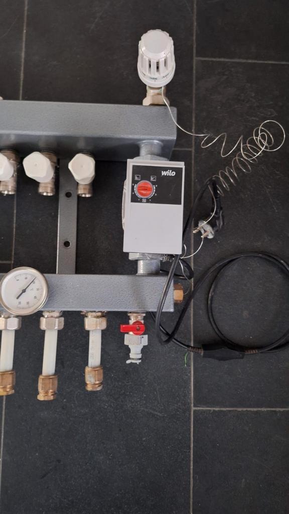 7 groeps Therminon vloerverwarmingsunit, Doe-het-zelf en Verbouw, Verwarming en Radiatoren, Zo goed als nieuw, Minder dan 30 cm