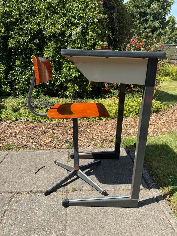 Jaren 70- lessenaar en stoel. Vintage in goede staat, Antiek en Kunst, Antiek | Meubels | Tafels, Ophalen