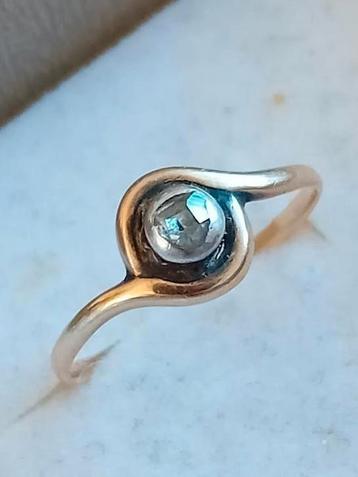 Bijzondere antieke gouden ring met roosgeslepen diamant beschikbaar voor biedingen