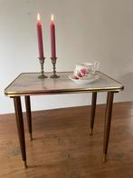 Vintage bijzettafeltje, Ophalen