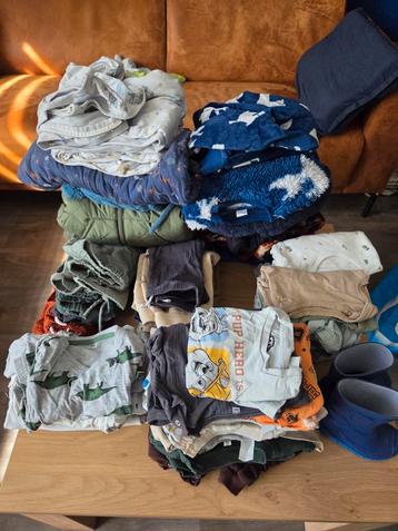 Kleding bundel jongen beschikbaar voor biedingen