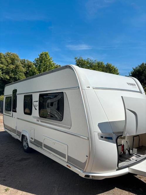 Fendt 560 SG Opal 2017 met mover, Caravans en Kamperen, Caravans, Bedrijf, tot en met 4, 1250 - 1500 kg, Rondzit, Fendt, 2 aparte bedden