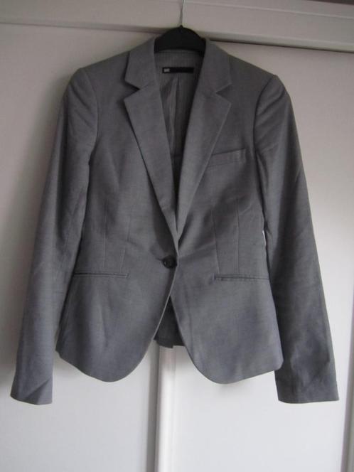 jasje WE lichtgrijs maat 34, Kleding | Dames, Jasjes, Kostuums en Pakken, Zo goed als nieuw, Jasje, Maat 34 (XS) of kleiner, Grijs