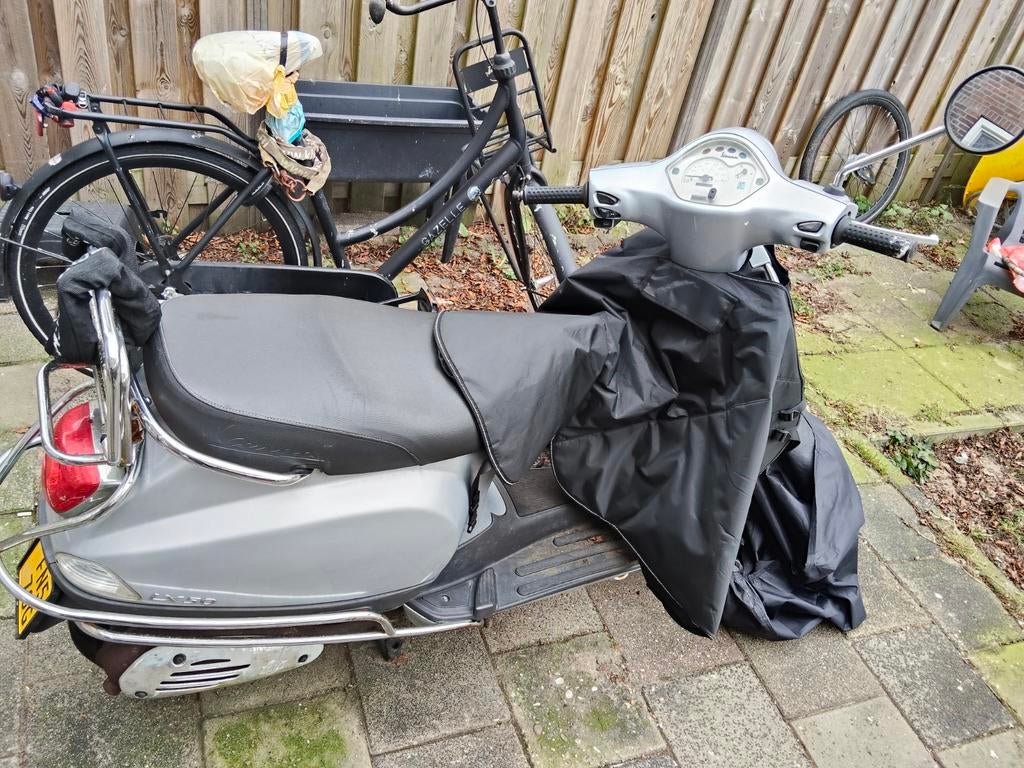 Vespa LX50 2Takt 70cc -2008- Inclusief slot, beenkappen,hoes, Fietsen en Brommers, Ophalen of Verzenden, Gebruikt, Maximaal 45 km/u