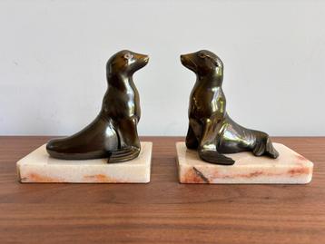 Art Deco boekensteunen met zeehonden beschikbaar voor biedingen