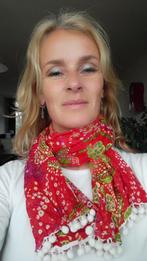 Nieuwe katoenen sjaal rood met print 155x52 cm, Ophalen of Verzenden, Nieuw, Maat 46/48 (XL) of groter, Sjaal