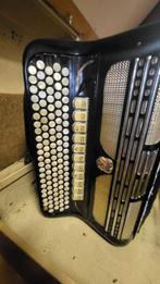 Accordeon - Accordiola. Bestemming belangrijker dan prijs, Muziek en Instrumenten, Accordeons, Ophalen