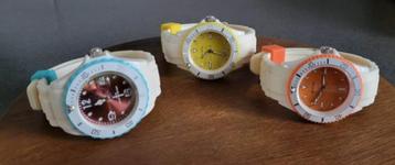3 zomer horloges witte bandjes geel/oranje/blauw  beschikbaar voor biedingen