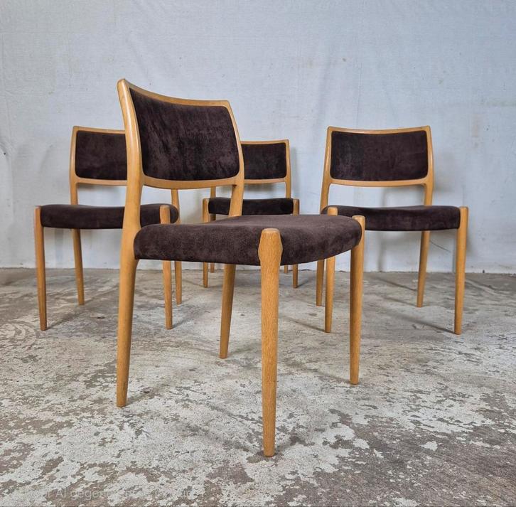 4x Niels Møller model 80 vintage eiken eetkamerstoel Deens, Huis en Inrichting, Stoelen, Zo goed als nieuw, Vier, Hout, Stof, Bruin