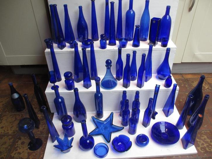 Verzameling blauw design glaswerk decoratie vaasjes flessen, Huis en Inrichting, Woonaccessoires | Vazen, Zo goed als nieuw, Overige kleuren
